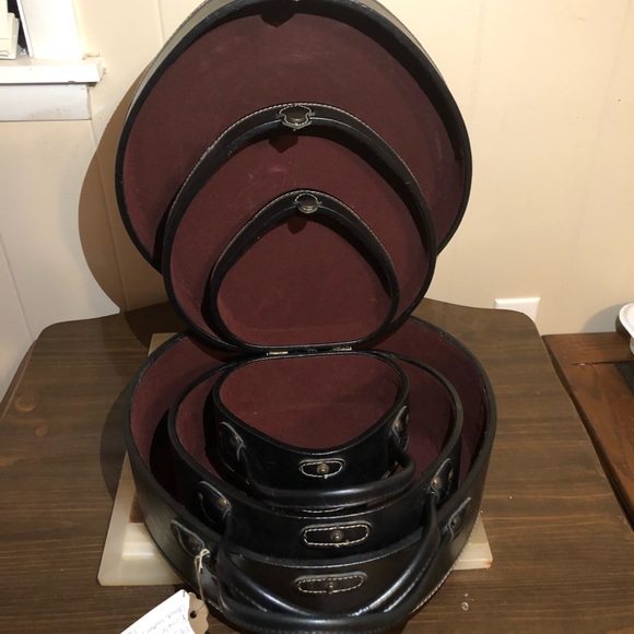 SOLD 1950’s Vintage Suitcase Set SOLD - Picture 10 of 11